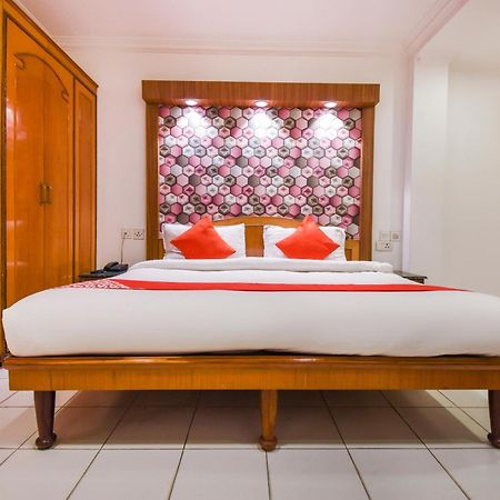 Oyo V International Hotel Amritsar Exterior photo