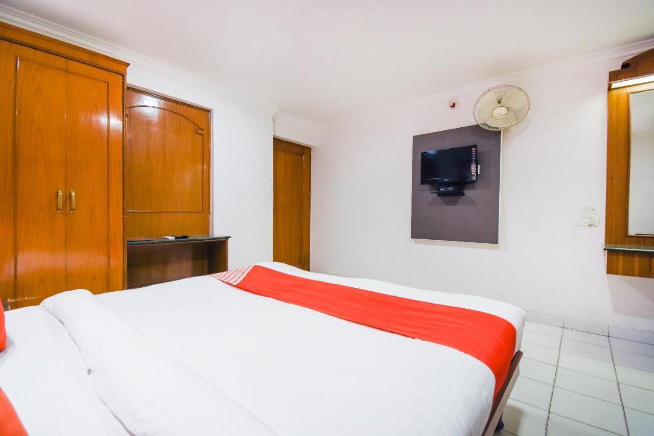 Oyo V International Hotel Amritsar Exterior photo