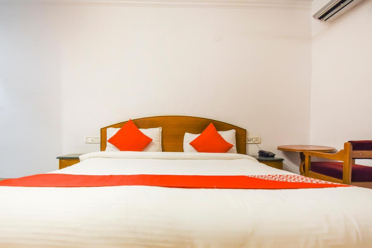 Oyo V International Hotel Amritsar Exterior photo