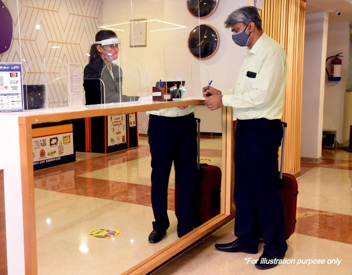 Oyo V International Hotel Amritsar Exterior photo